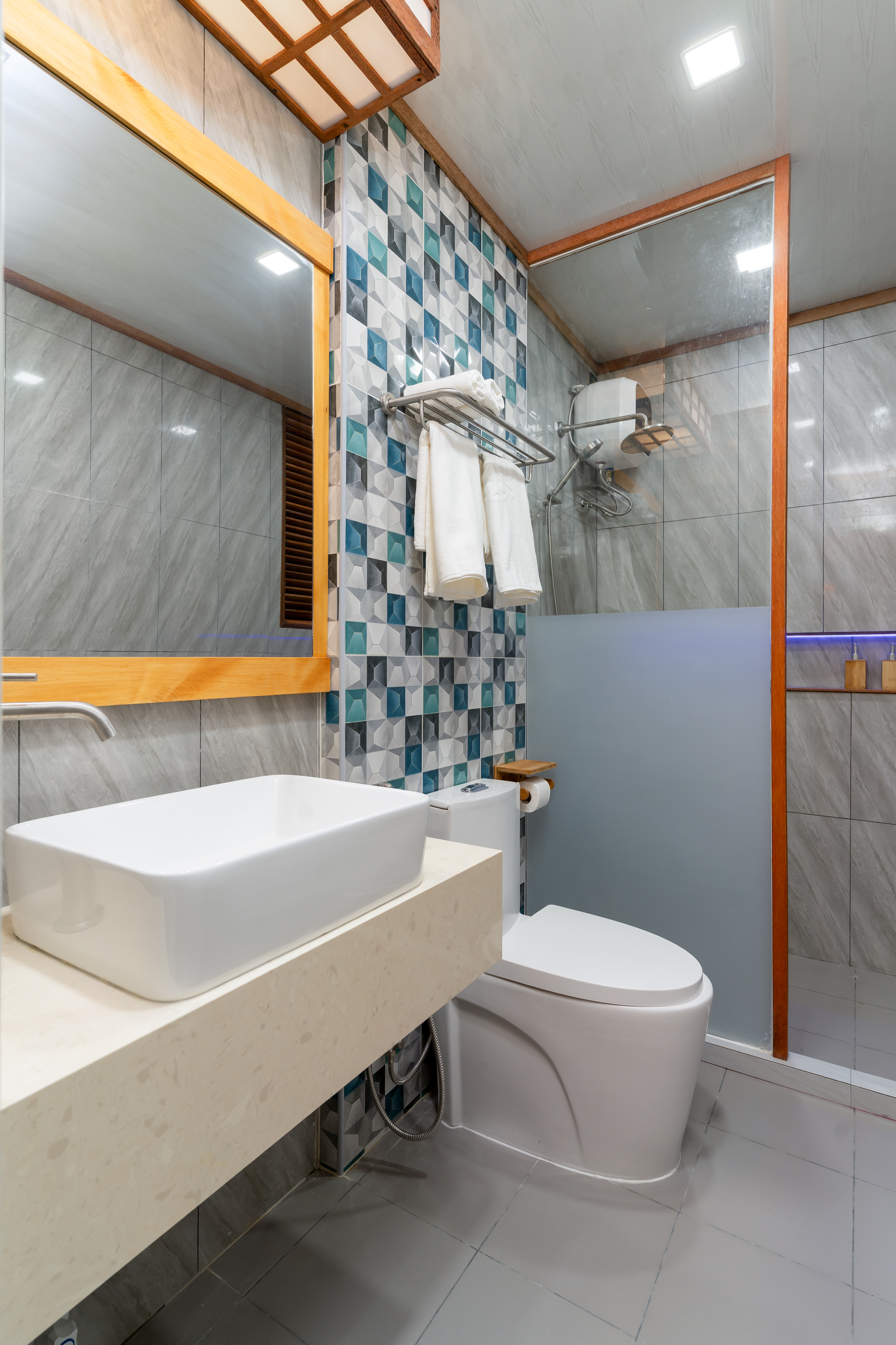 Deluxe Room thumbnail 2